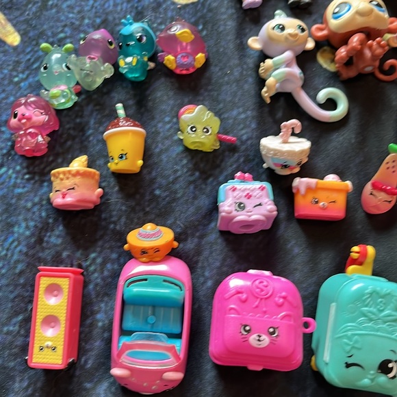 BIG 30pc set SHOPKINS CAR-FINGERLINGS🐒🎁Hatchables,LOL 🦉 2 POLLY POCKET GIRLS - Picture 5 of 8